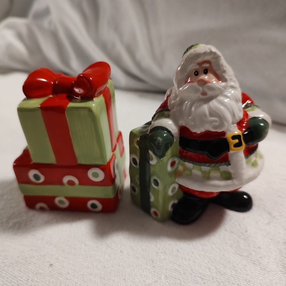 Fitz and Floyd Holiday Cheer Salt and Pepper Shakers